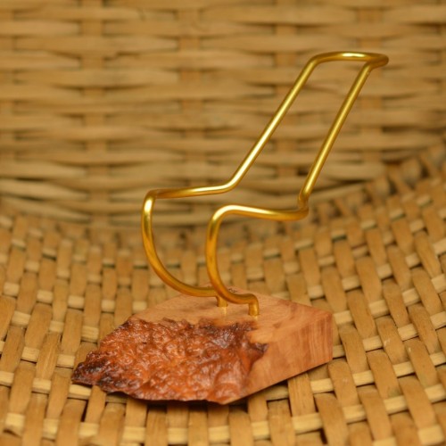 Light brown briar flexible pipe stand (rustic) 02