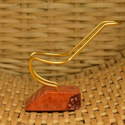 Orange briar flexible pipe stand with rustic detail