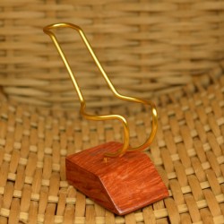 Orange briar flexible pipe stand with rustic detail