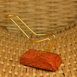 Dark orange briar pipe stand 01