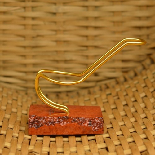 Dark orange briar pipe stand 02