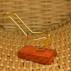 Dark orange briar pipe stand 02