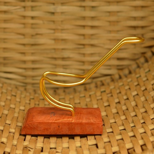 Dark orange briar pipe stand