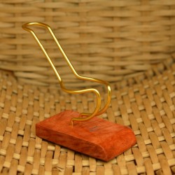 Dark orange briar pipe stand